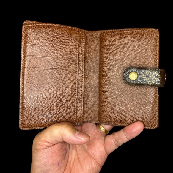 LOUIE VUITTON Vintage Monogram Kiss Lock Wallet. - Picture 4 of 9
